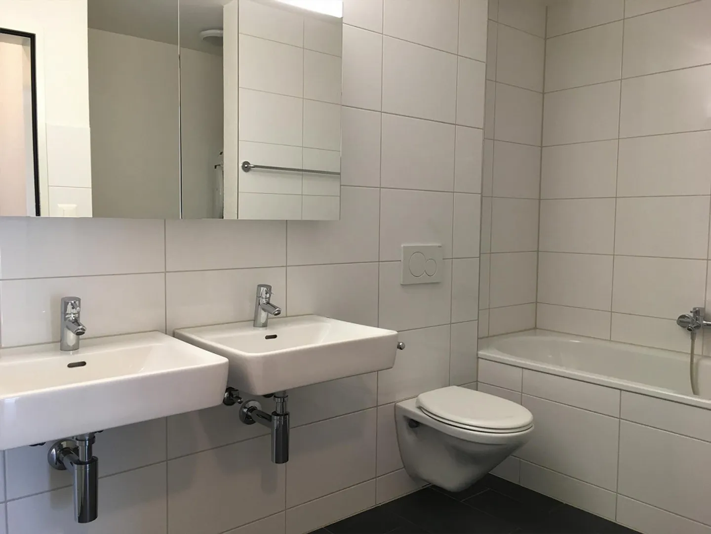 4,5 pièces avec balcon vitré + 2 salles de bains - Photo 3 sur 8