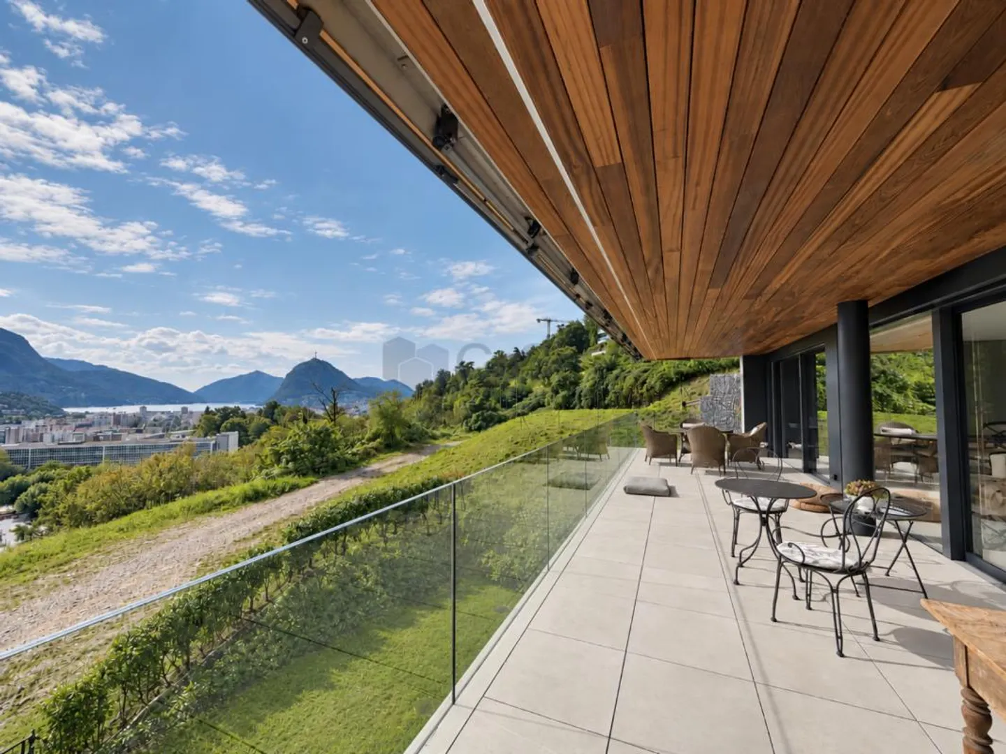 Luxuswohnung mit Seeblick - Foto 1 von 17