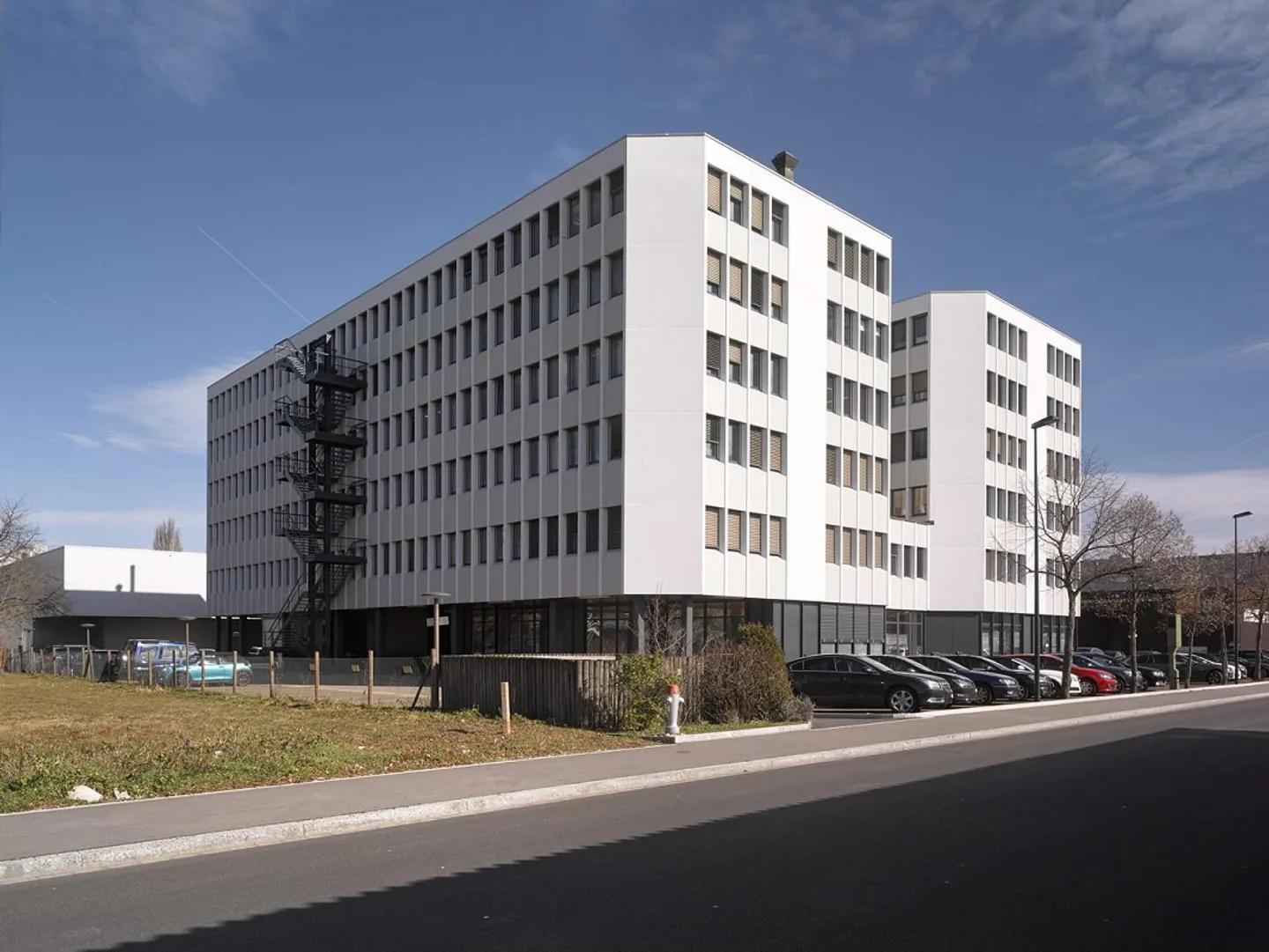 Connection to public transport and road network: 332 m2 developed office space - Photo 2 of 6