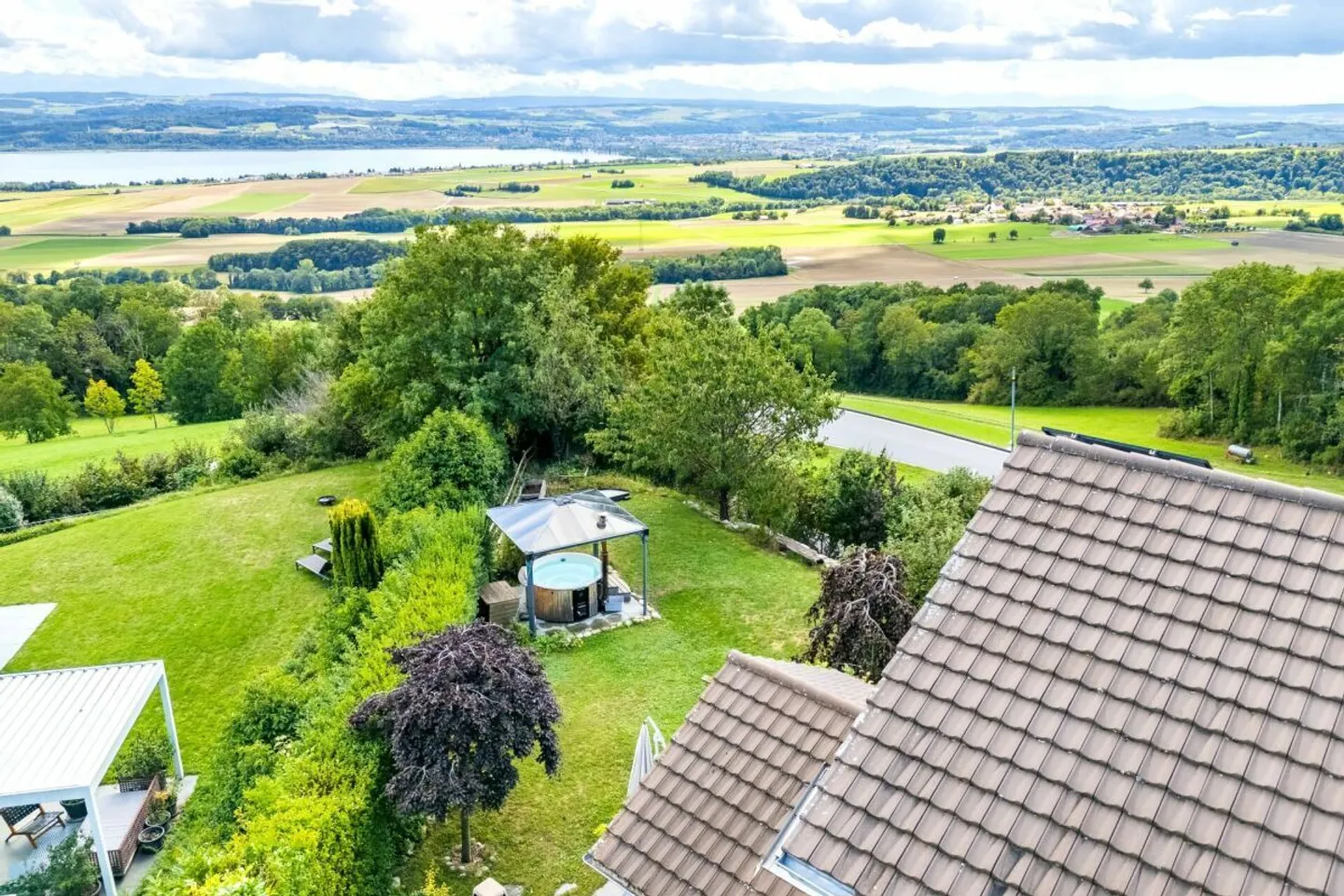 Magnifique villa avec vue sur le lac de Neuchâtel à 7 minutes de Grandson - Photo 16 sur 16