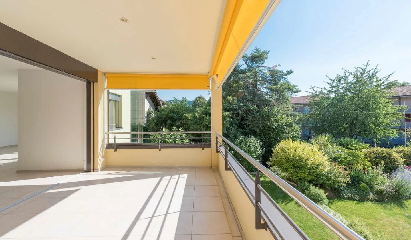 Spacious, light-flooded 4.5-room apartment in a central location - Photo 1 of 11