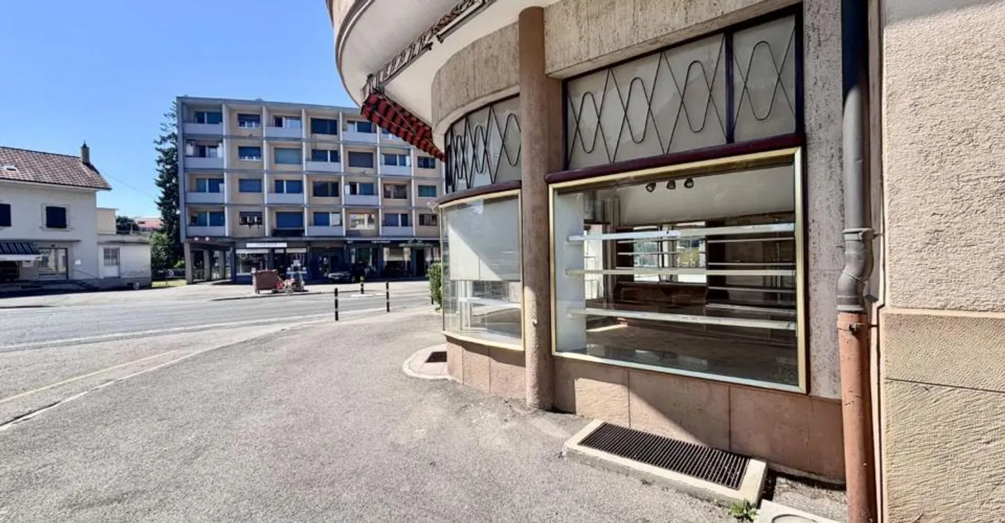 Gewerbefläche und 2,5-Zimmer-Wohnung - Foto 1 von 12