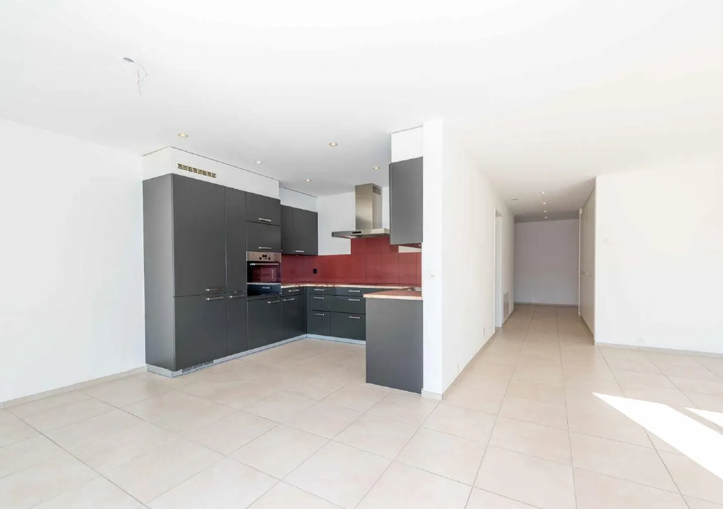 Spacious, light-flooded 4.5-room apartment in a central location - Photo 4 of 11