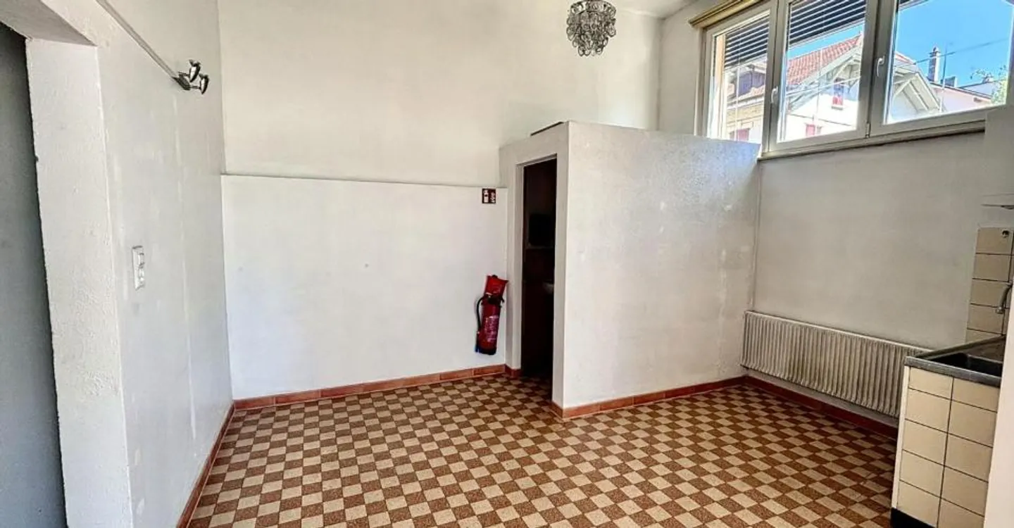 Gewerbefläche und 2,5-Zimmer-Wohnung - Foto 6 von 12