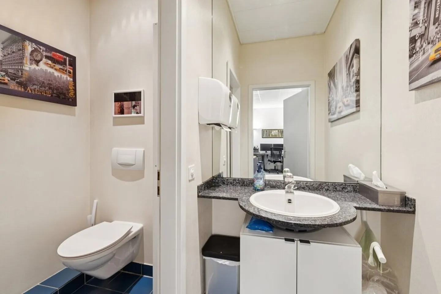 Ufficio Luminoso in Edificio Misto - Foto 7 di 11