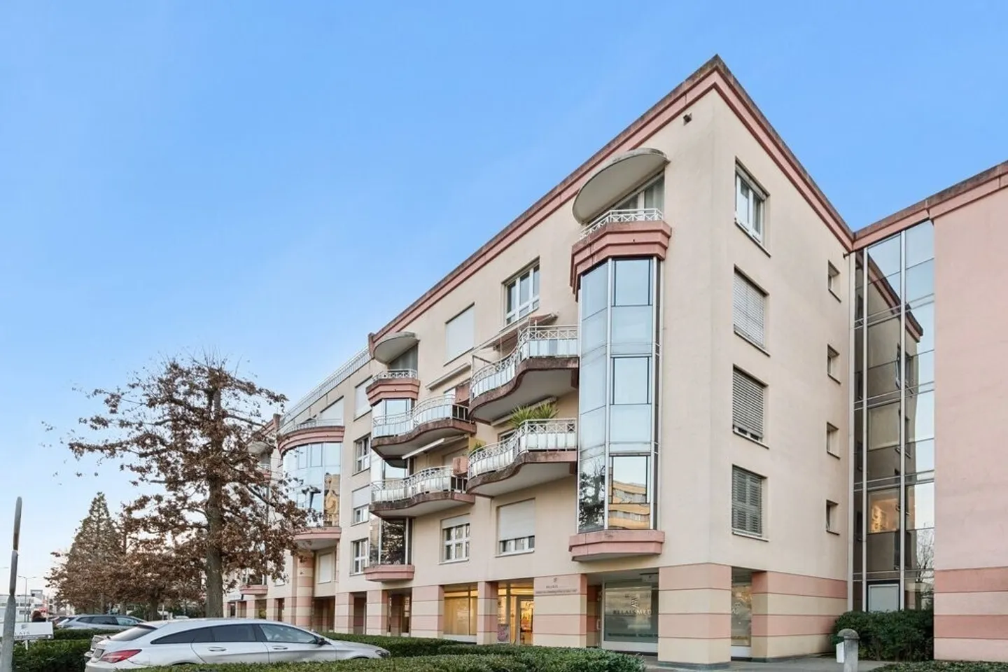 Ufficio Luminoso in Edificio Misto - Foto 2 di 11