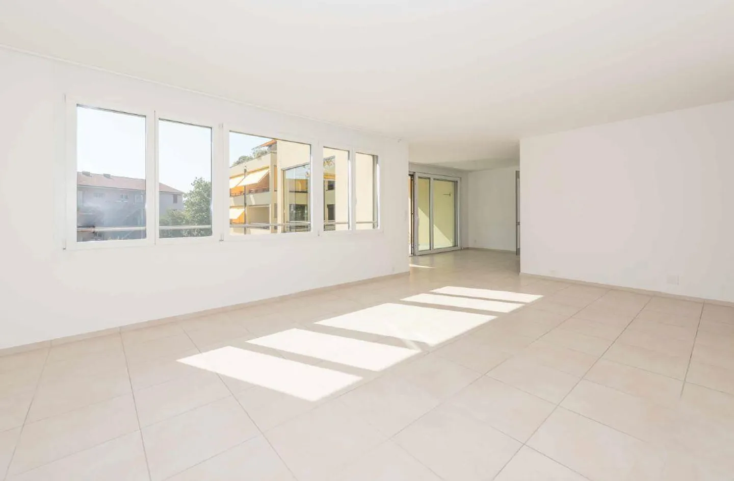 Spacious, light-flooded 4.5-room apartment in a central location - Photo 3 of 11