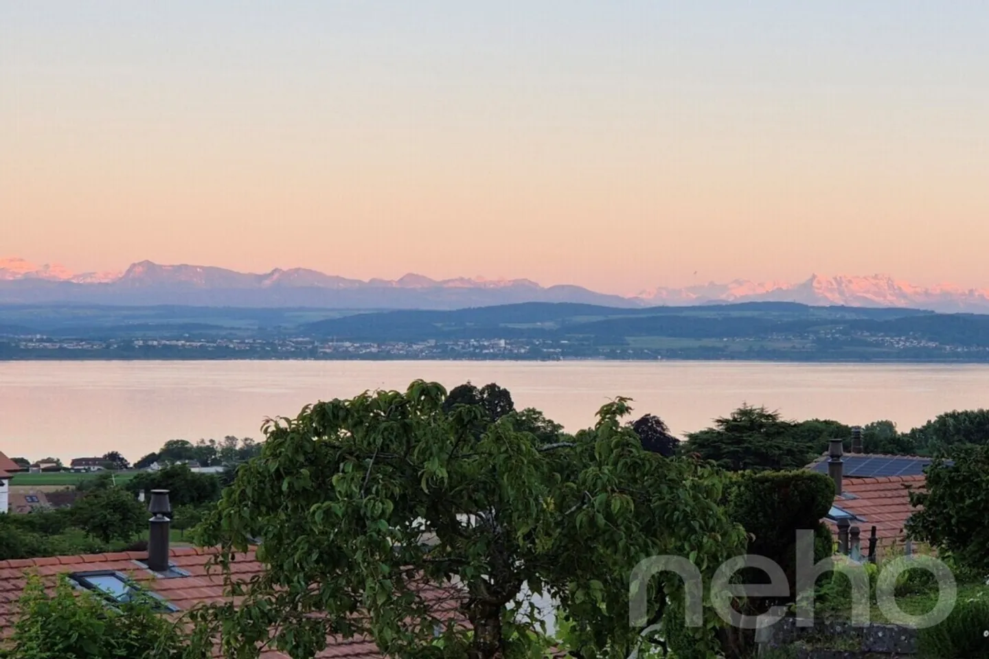 Charmante villa avec vue imprenable sur le lac et les Alpes à Bevaix - Photo 2 sur 12