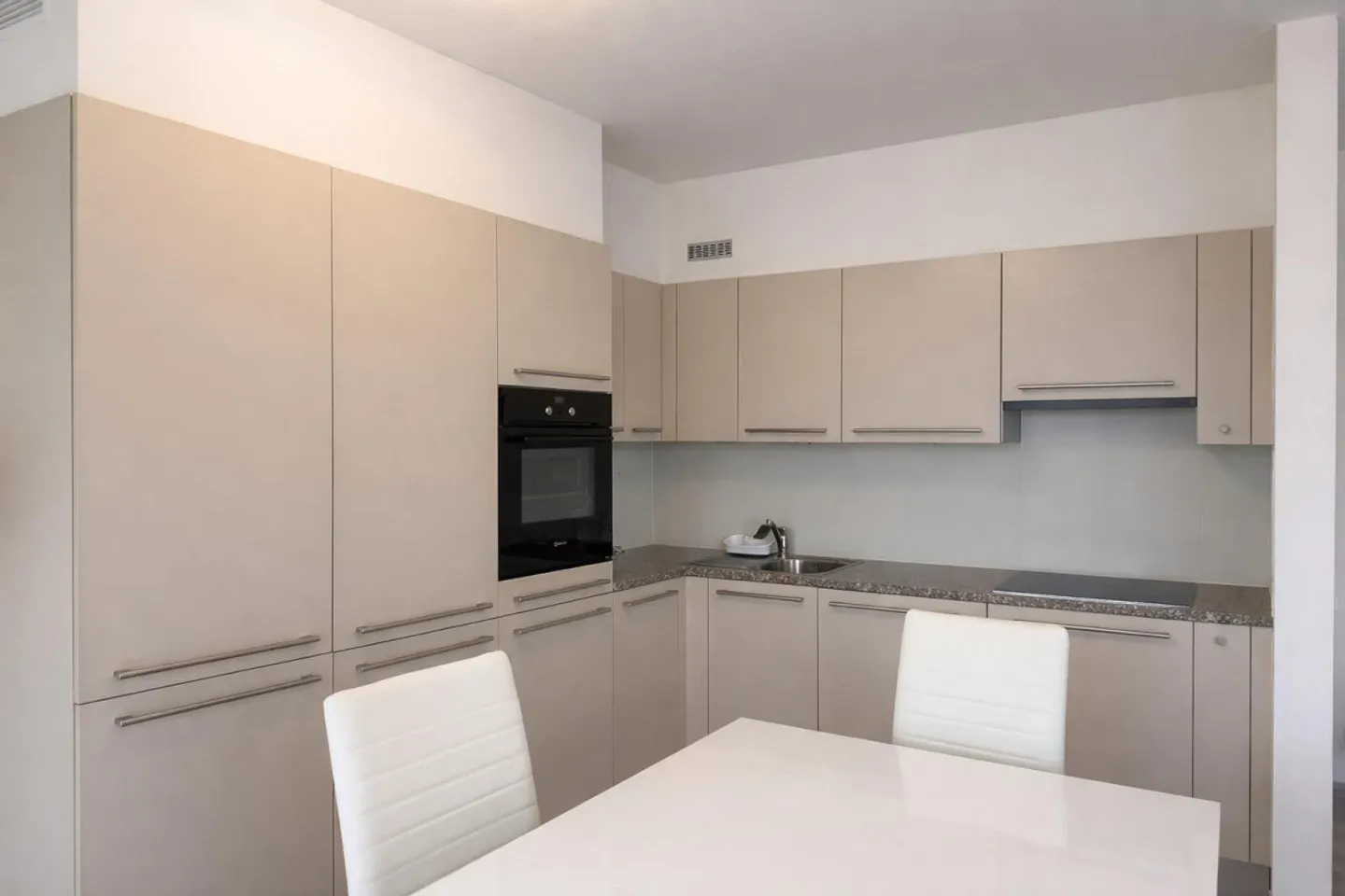 Appartement 3,5 pièces avec vue partielle sur le lac à Melide - Photo 2 sur 9