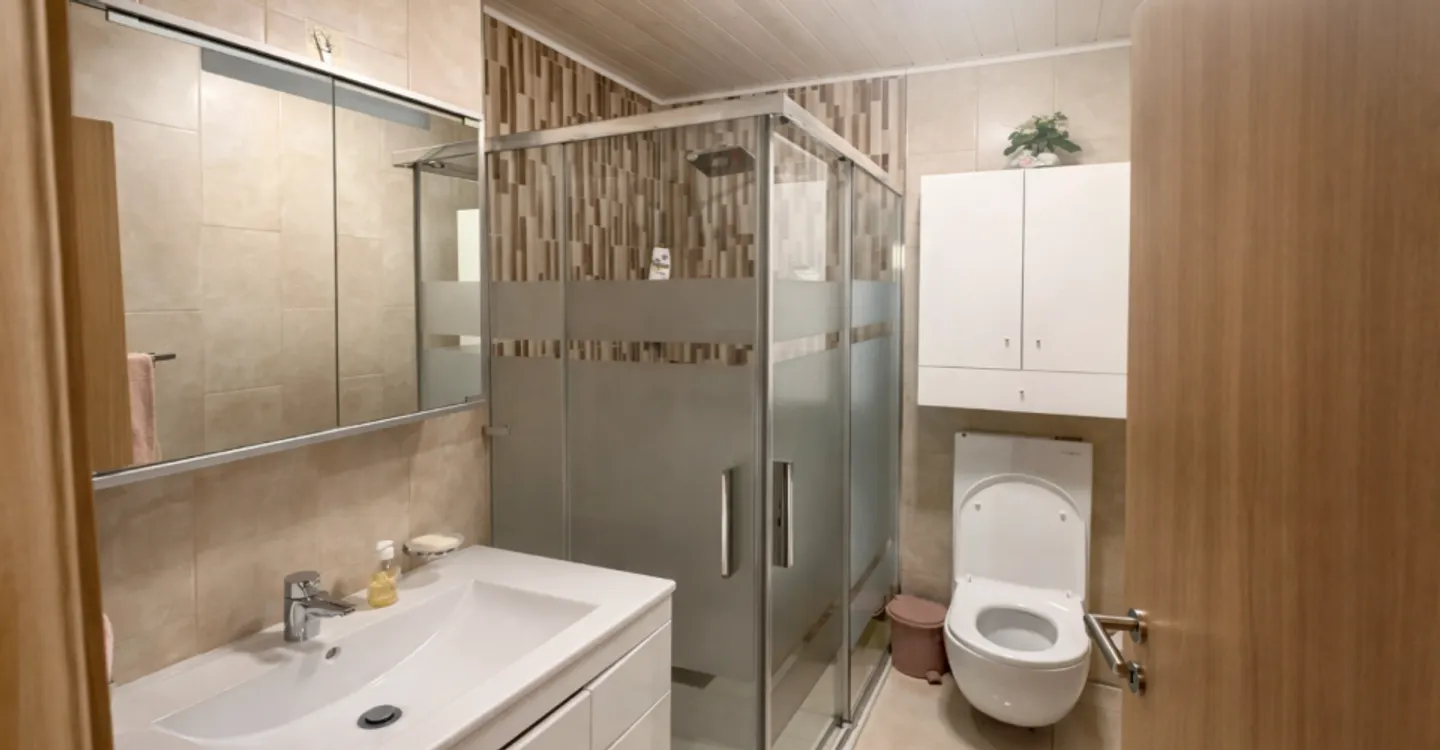 Gewerbefläche und 2,5-Zimmer-Wohnung - Foto 9 von 12
