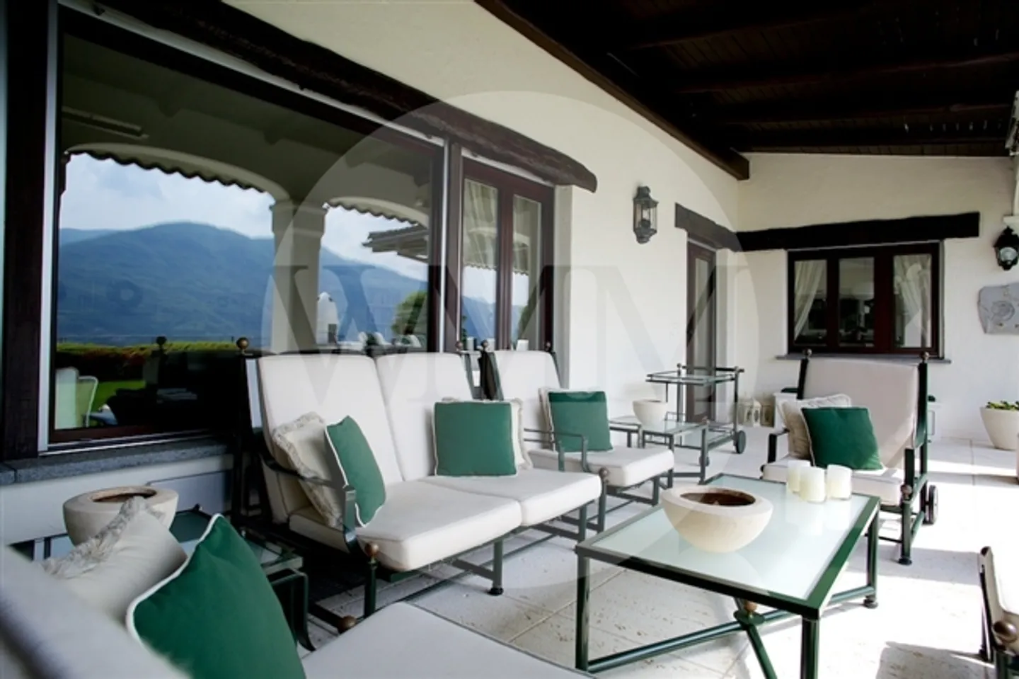 Villa incantevole con piscina coperta e vista lago impareggiabile - Foto 6 di 11