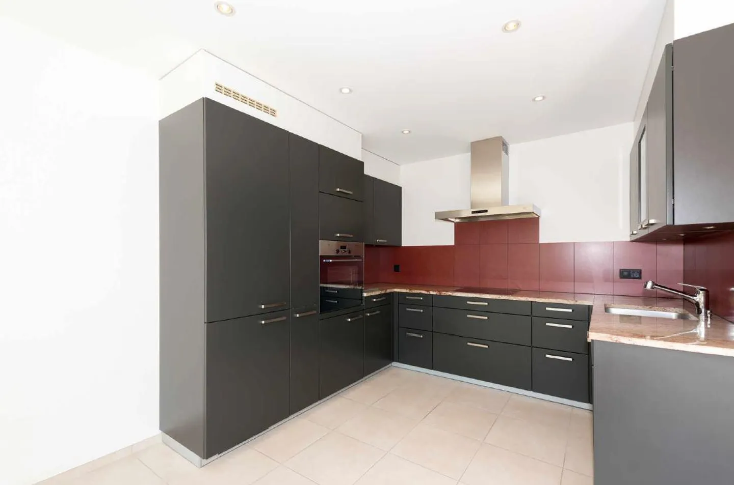 Spacious, light-flooded 4.5-room apartment in a central location - Photo 8 of 11