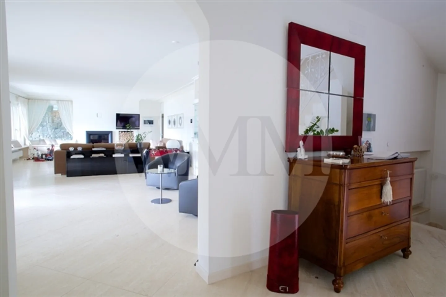 Villa incantevole con piscina coperta e vista lago impareggiabile - Foto 9 di 11