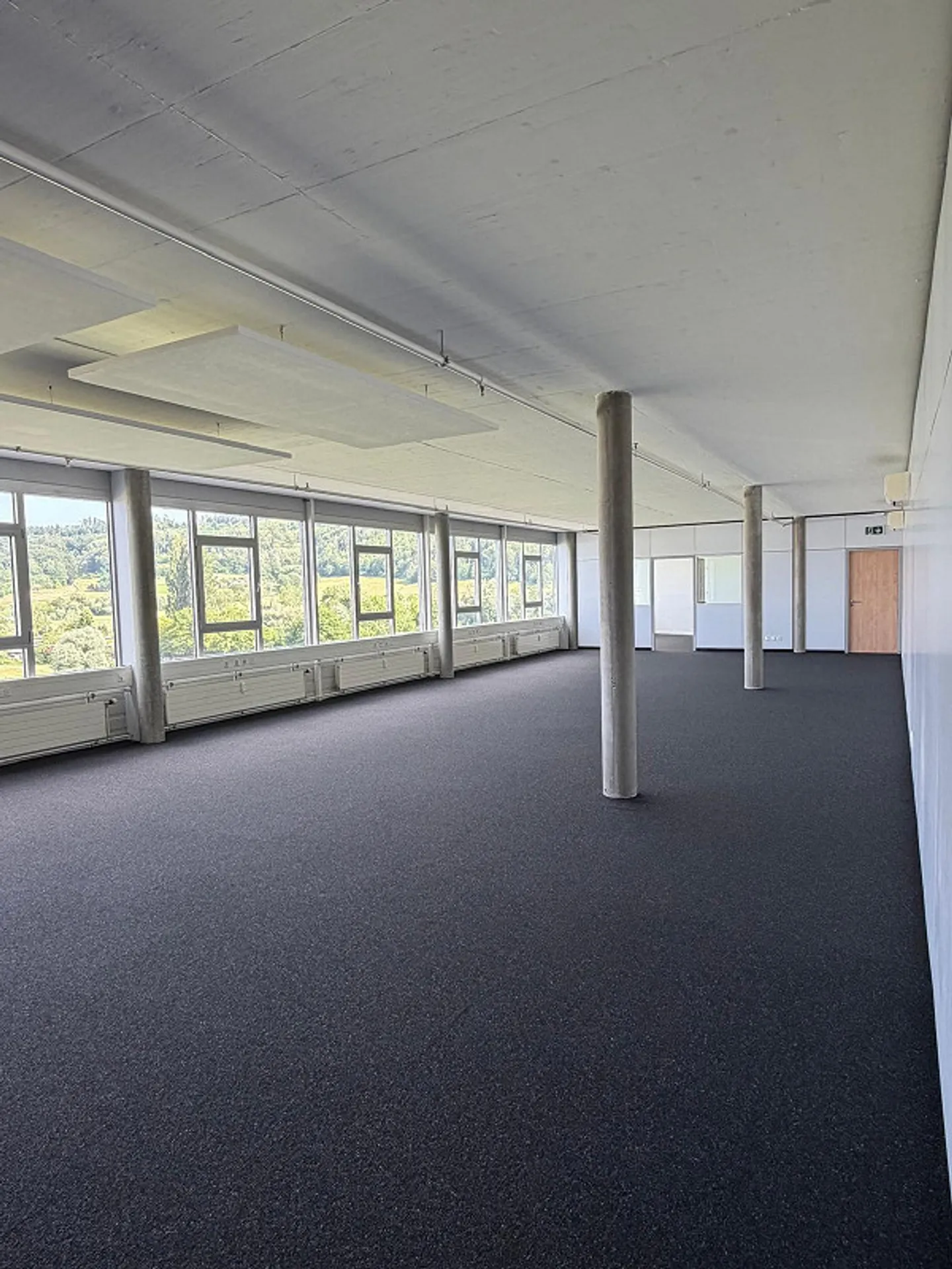 Commercial space for rent in Brügg BE – 155 m² with optimal infrastructure - Photo 2 of 5