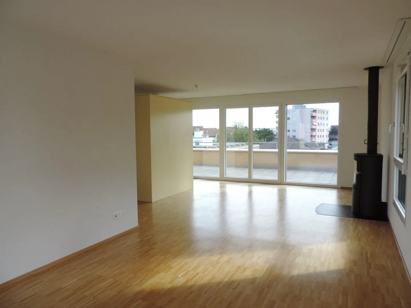 Top located 3.5 room penthouse apartment - Photo 3 of 11