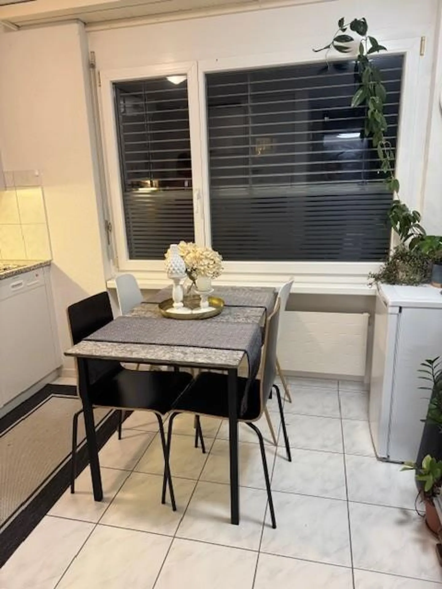 Appartamento 4.5 locali, situato in posizione centrale, luminoso, layout spazioso - Foto 8 di 11