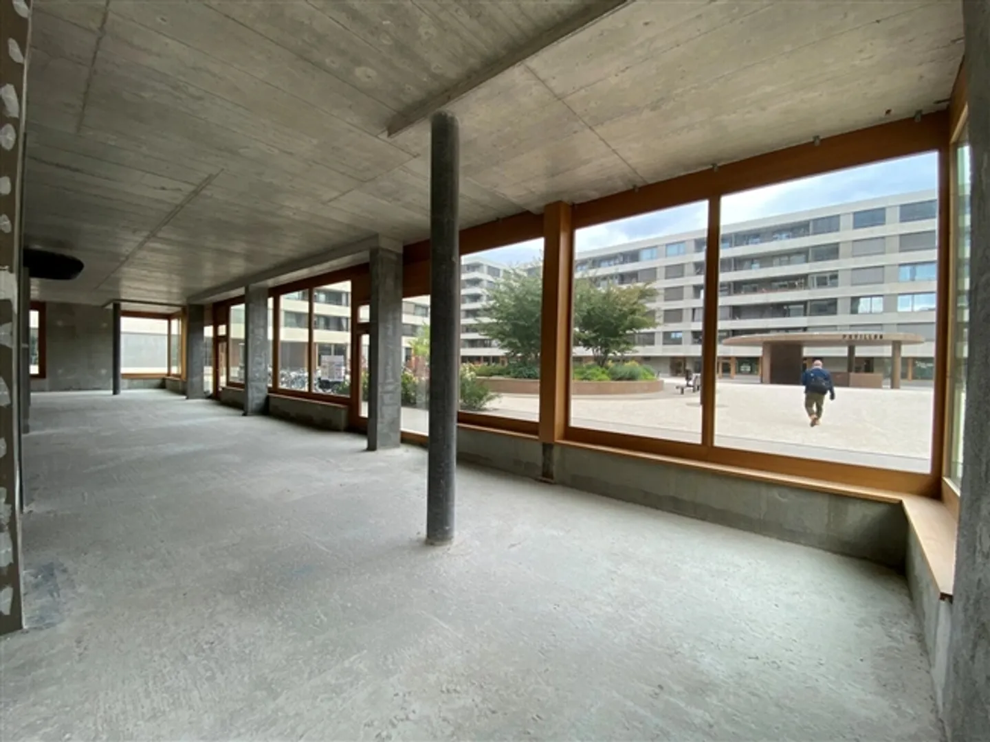 Beautiful passage in a large neighborhood - Photo 6 of 9