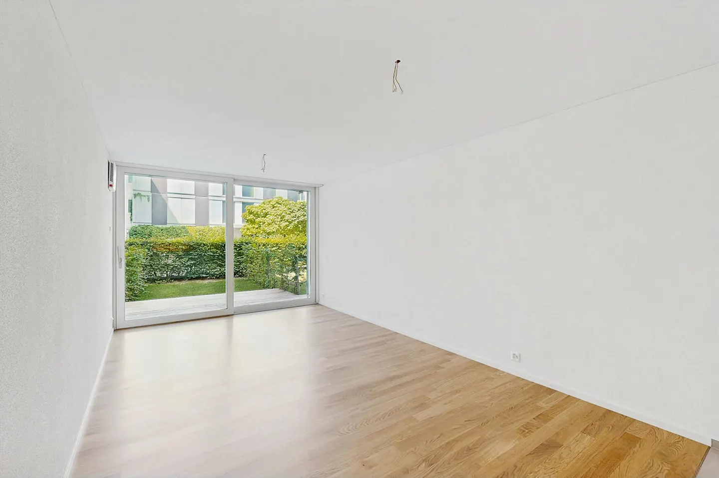 Moderno appartamento di 2,5 stanze con giardino in affitto e terrazza in legno a Zurigo-Schwamen - Foto 2 di 13