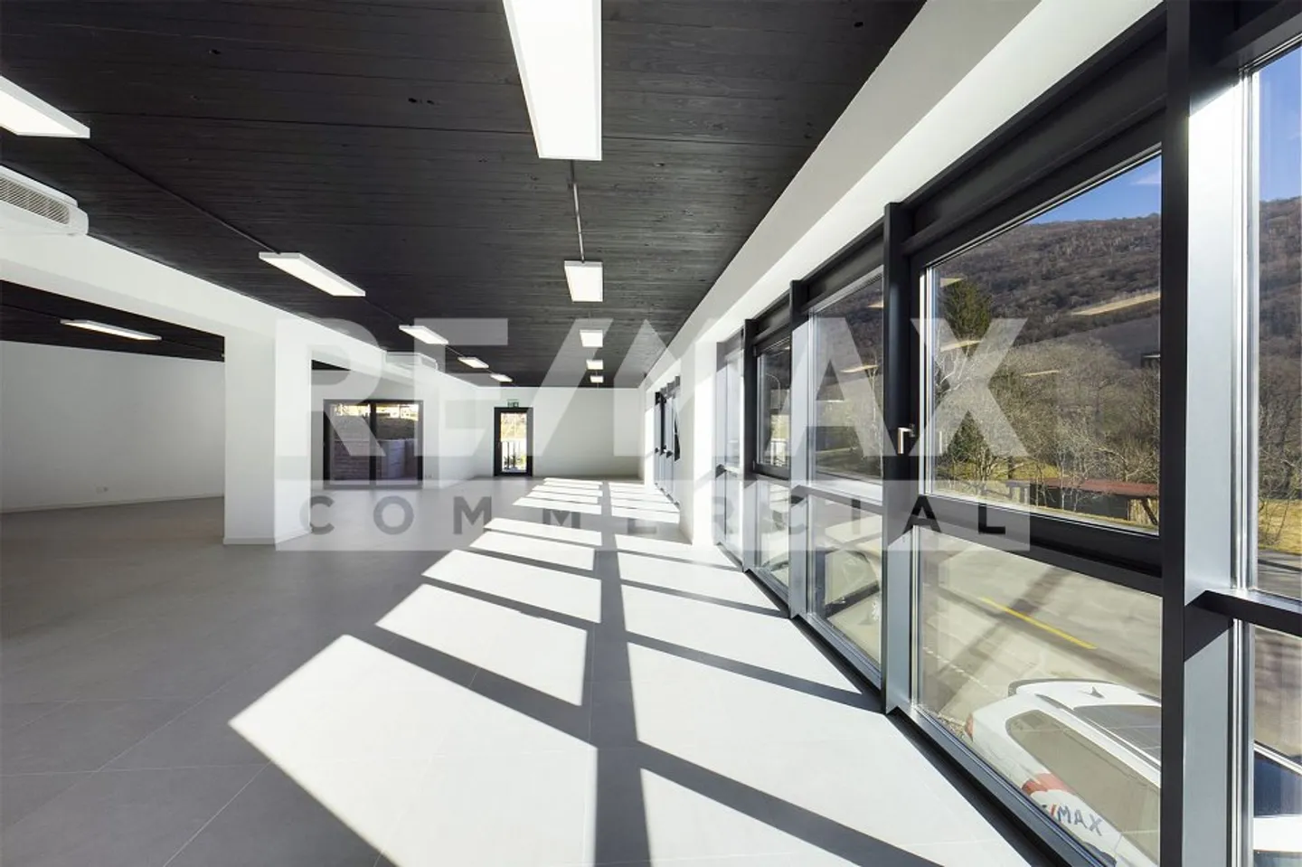 Nouveau bâtiment commercial - Photo 8 sur 13