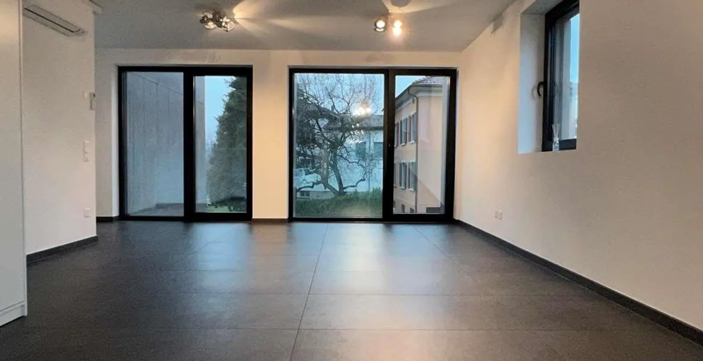 Office in prestigious residence - Photo 10 of 10