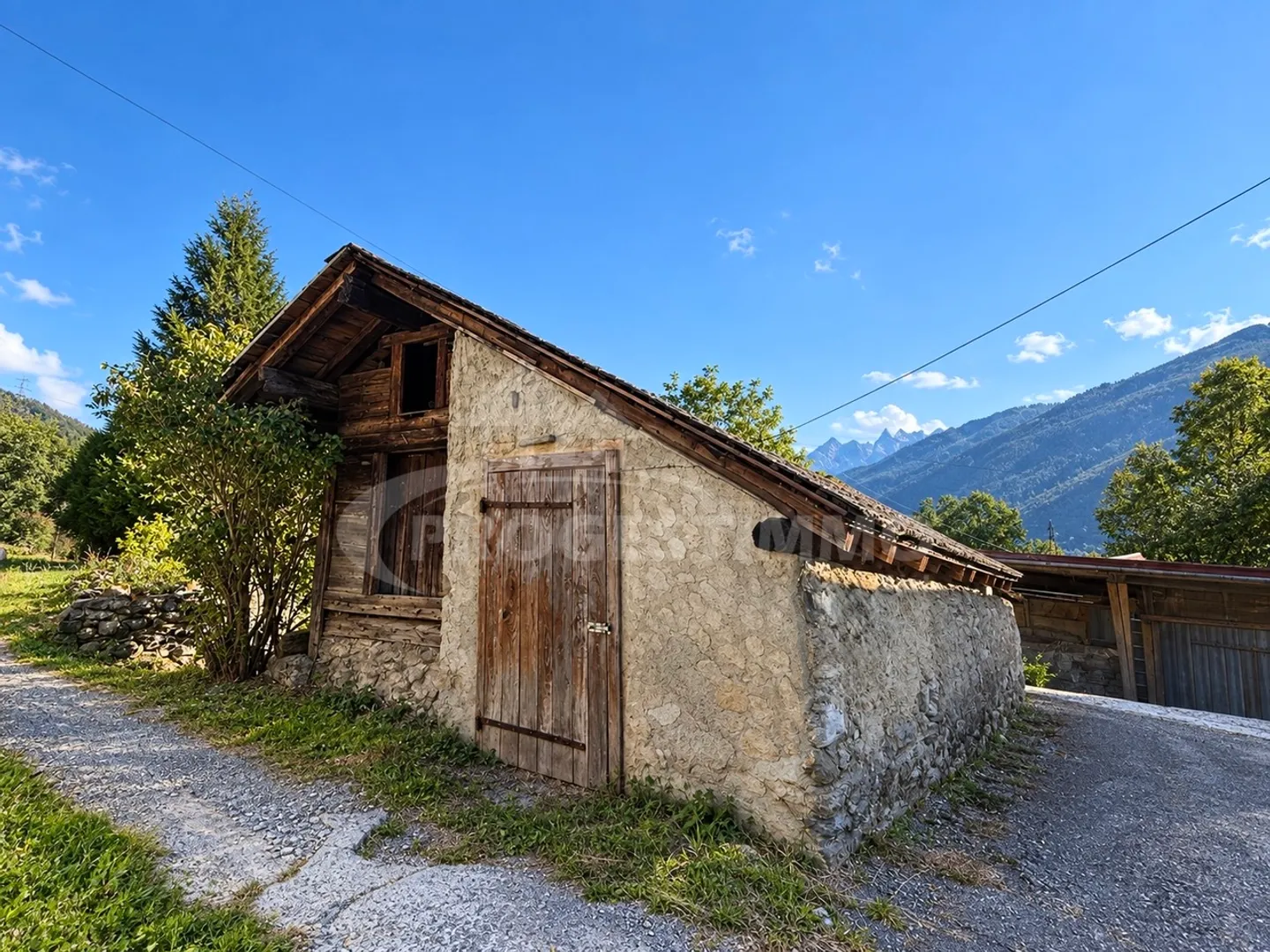CASA CON 2 APPARTAMENTI DA RISTRUTTURARE - Foto 12 di 13