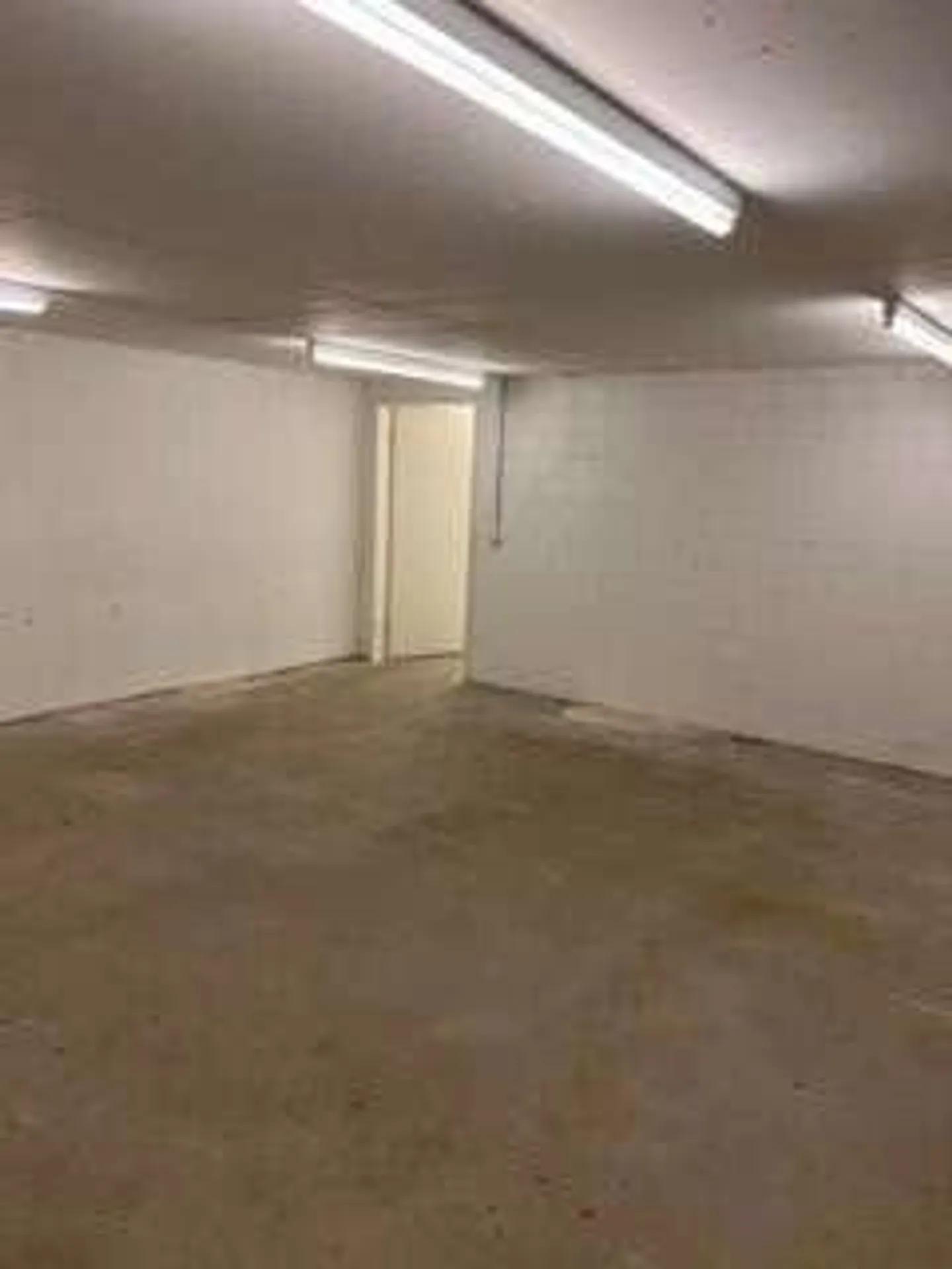 Espace de bricolage spacieux à louer - Photo 2 sur 2