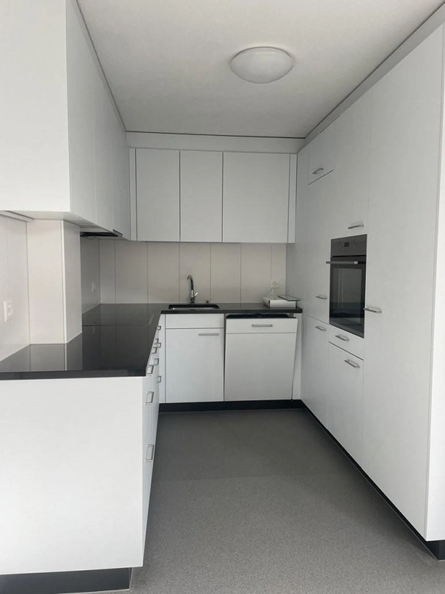 Renovierte Wohnung mit Balkonen - Foto 2 von 6