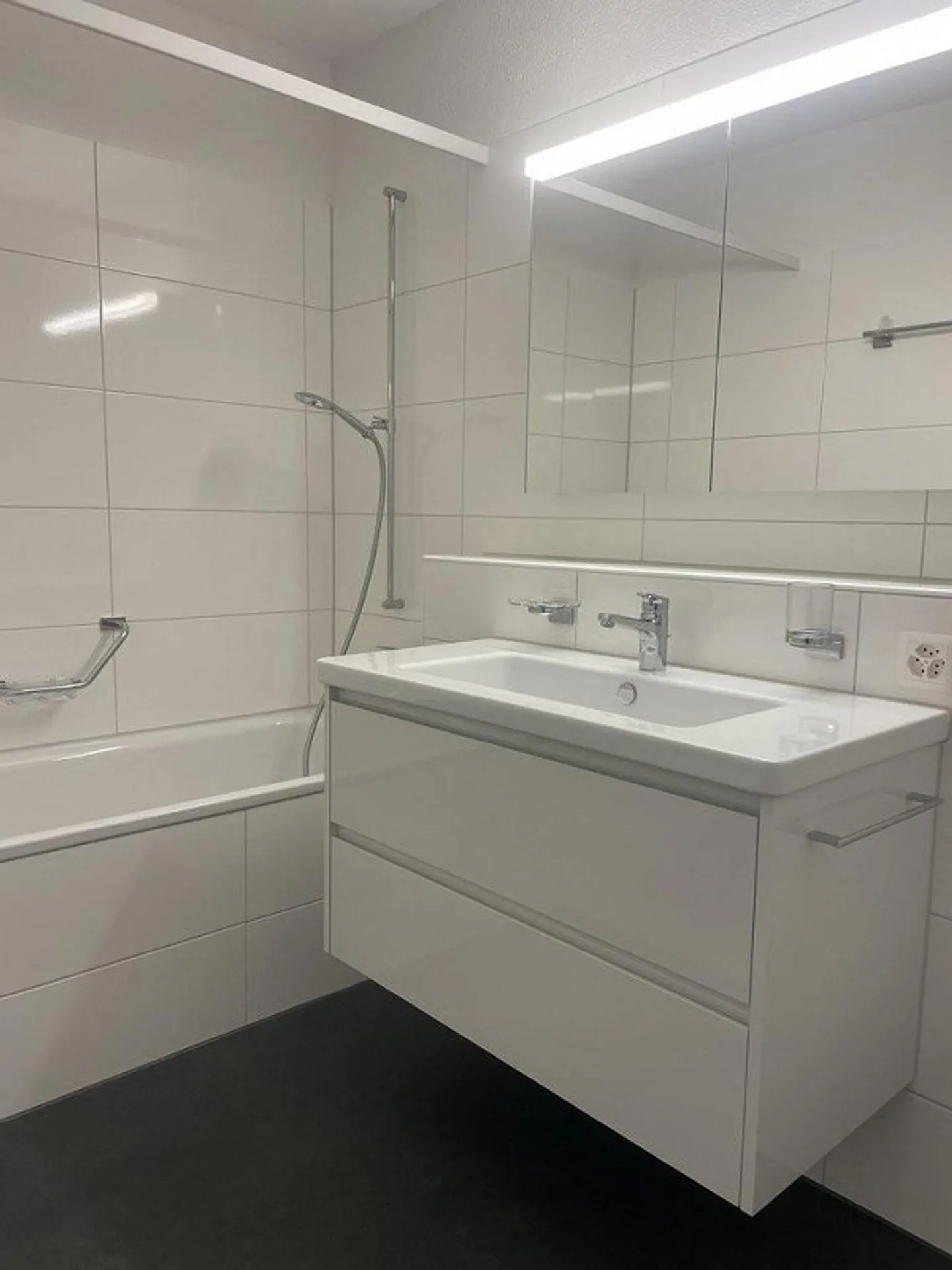 Renovierte Wohnung mit Balkonen - Foto 3 von 6