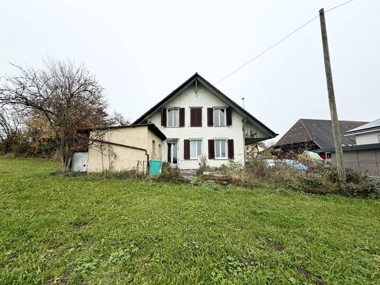 Casa unifamiliare con grande potenziale di ristrutturazione - ideale per investitori - Foto 1 di 10