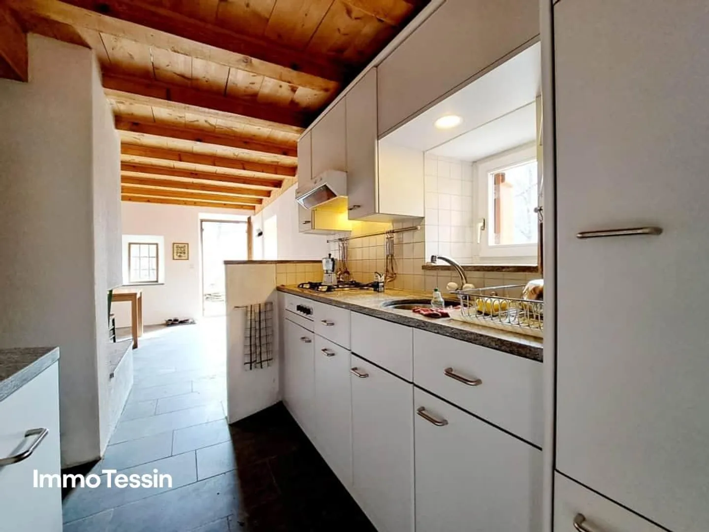 OPPORTUNITÀ: Assoluto Gioiello Rustico in una Posizione Bellissima nel Mezzo di... - Foto 9 di 13