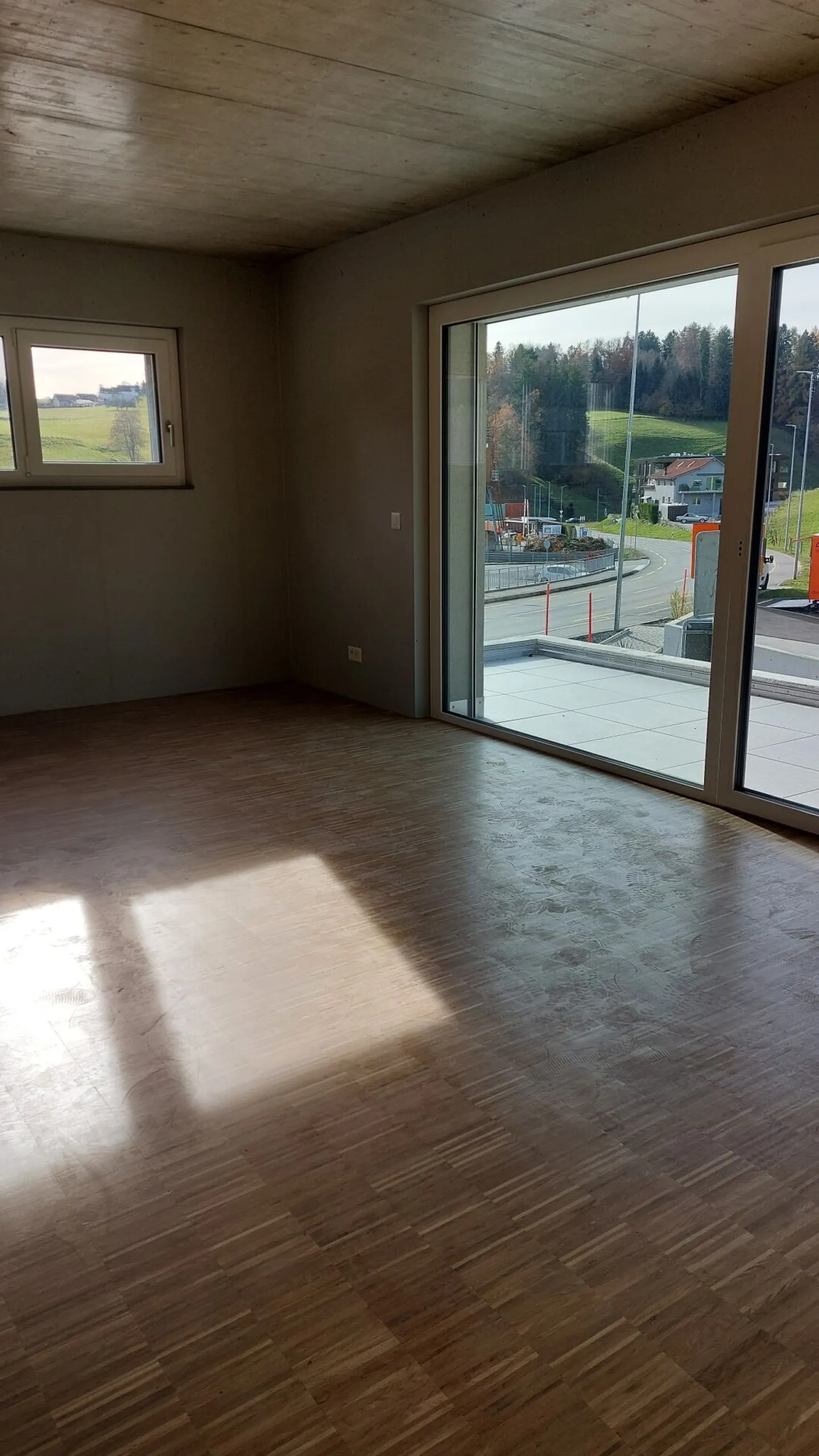 Beautiful commercial spaces, modern and new, 2 steps from the train station in full expansion - Photo 16 of 19