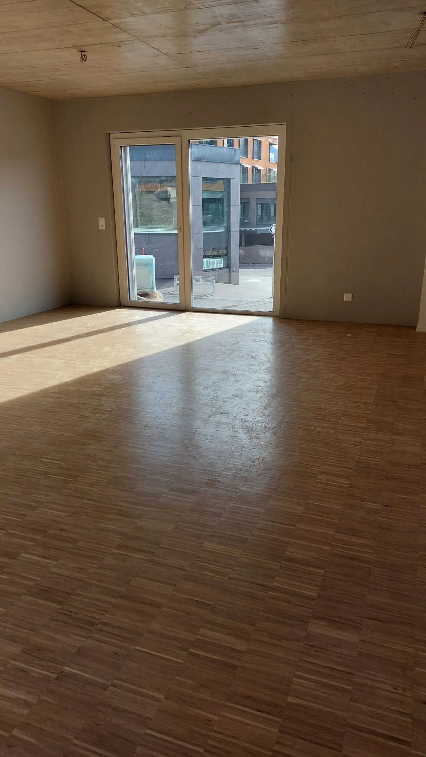 Beautiful commercial spaces, modern and new, 2 steps from the train station in full expansion - Photo 17 of 19