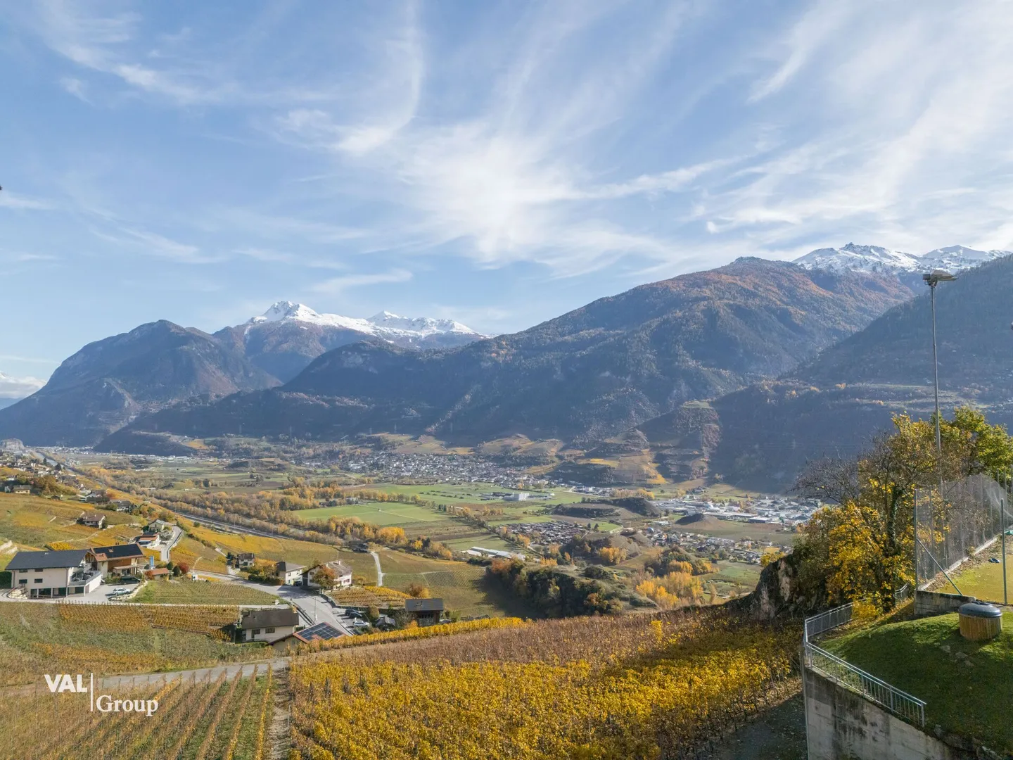Au cœur des Alpes, un appartement en attique unique où la lumière et l'élégance s'expriment - Photo 5 sur 12