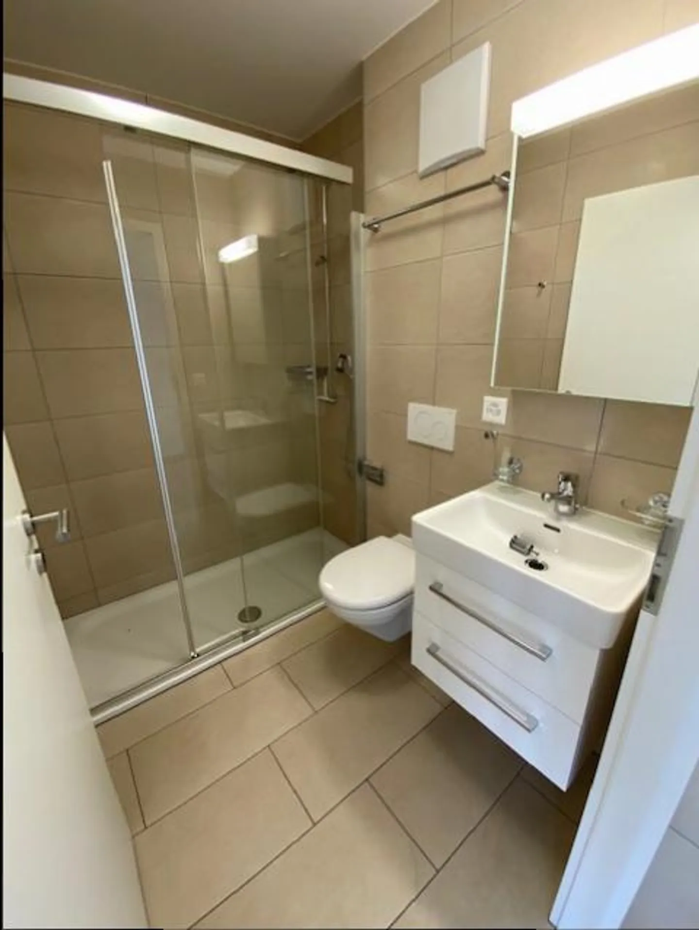 APPARTEMENT 4.5 CHAMBRES (COMBLES) - Photo 8 sur 13