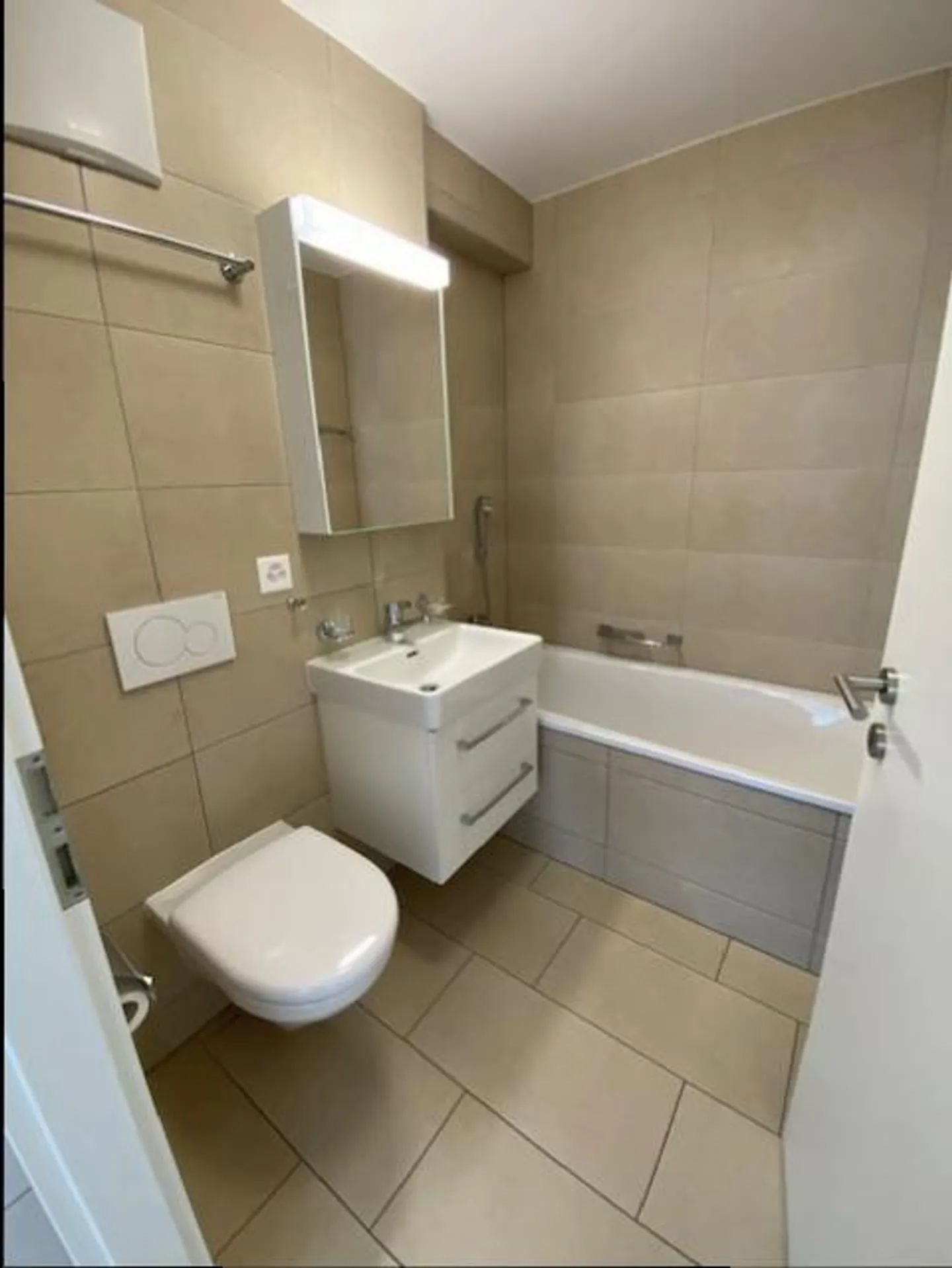 APPARTEMENT 4.5 CHAMBRES (COMBLES) - Photo 9 sur 13