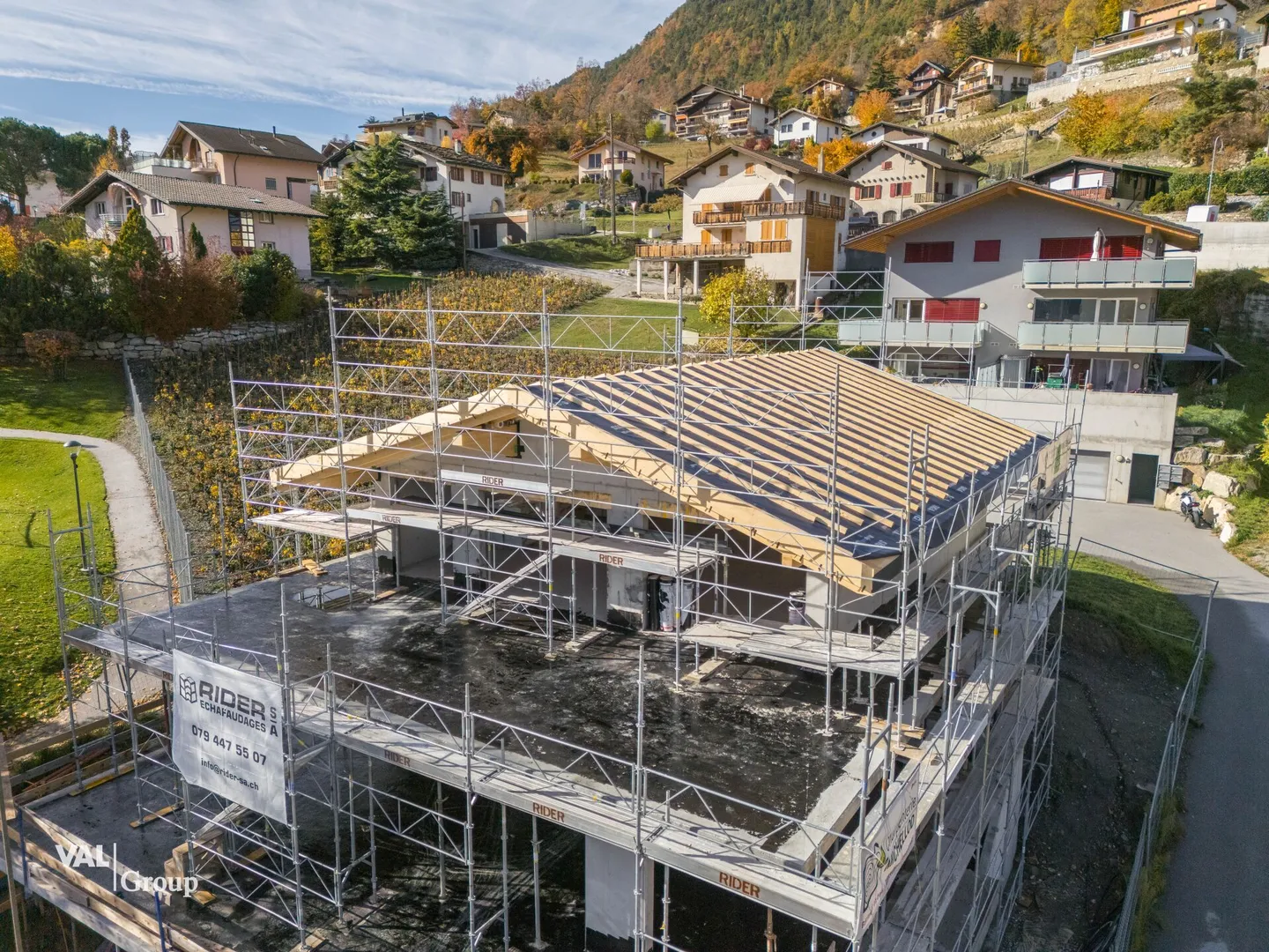 Au cœur des Alpes, un appartement en attique unique où la lumière et l'élégance s'expriment - Photo 1 sur 12