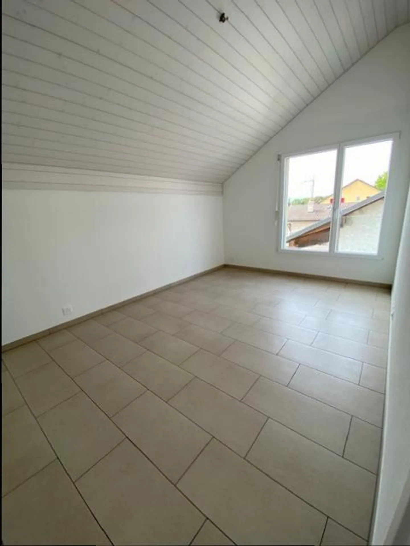 APPARTEMENT 4.5 CHAMBRES (COMBLES) - Photo 11 sur 13