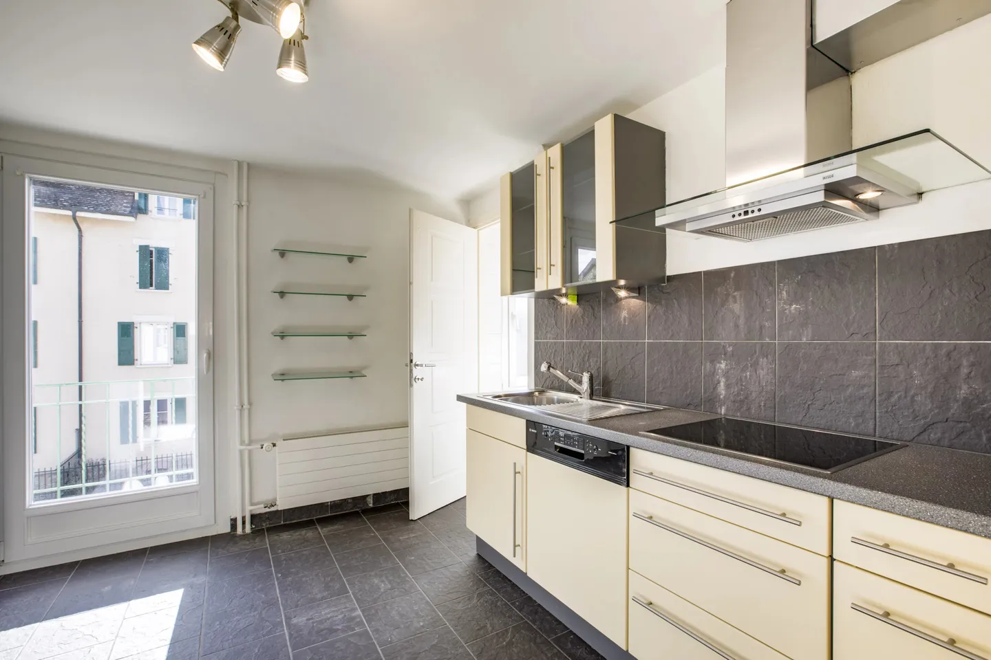 Helle 3,5-Zimmer-Wohnung mit privatem Garten - Foto 2 von 10