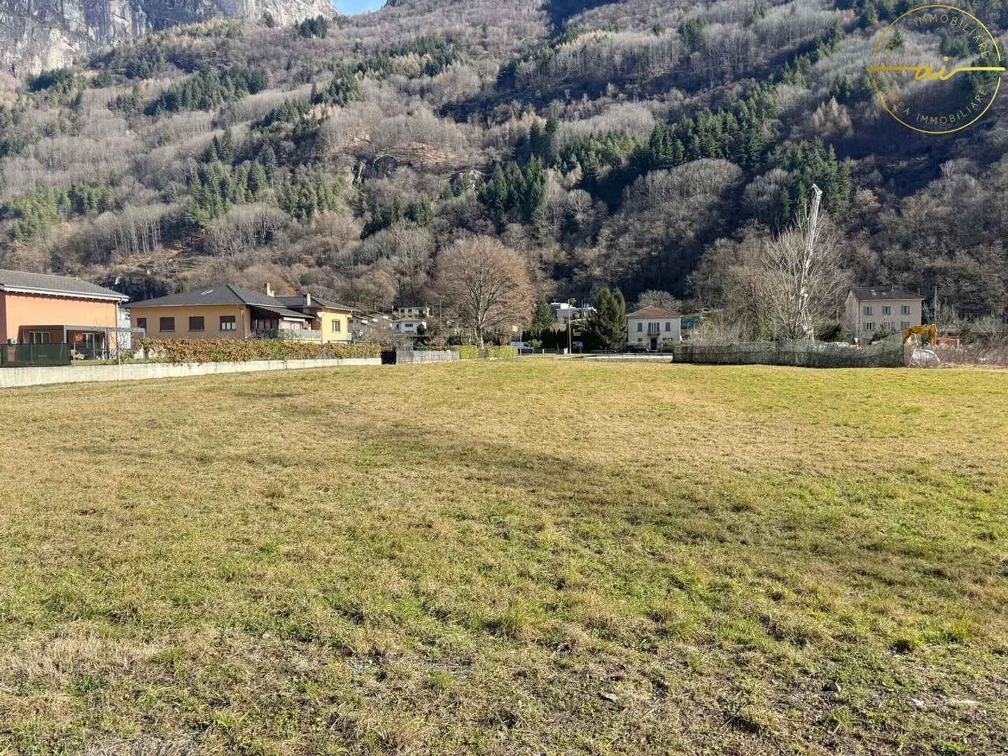 BAUBARES LAND IN WOHNGEGEND IN ARZO - Foto 1 von 5