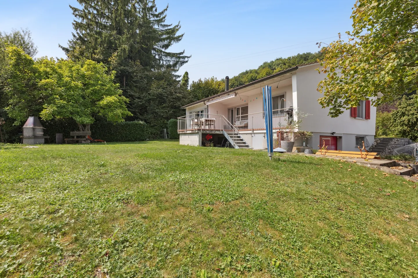 Casa unifamiliare con un terreno molto grande - Foto 1 di 11