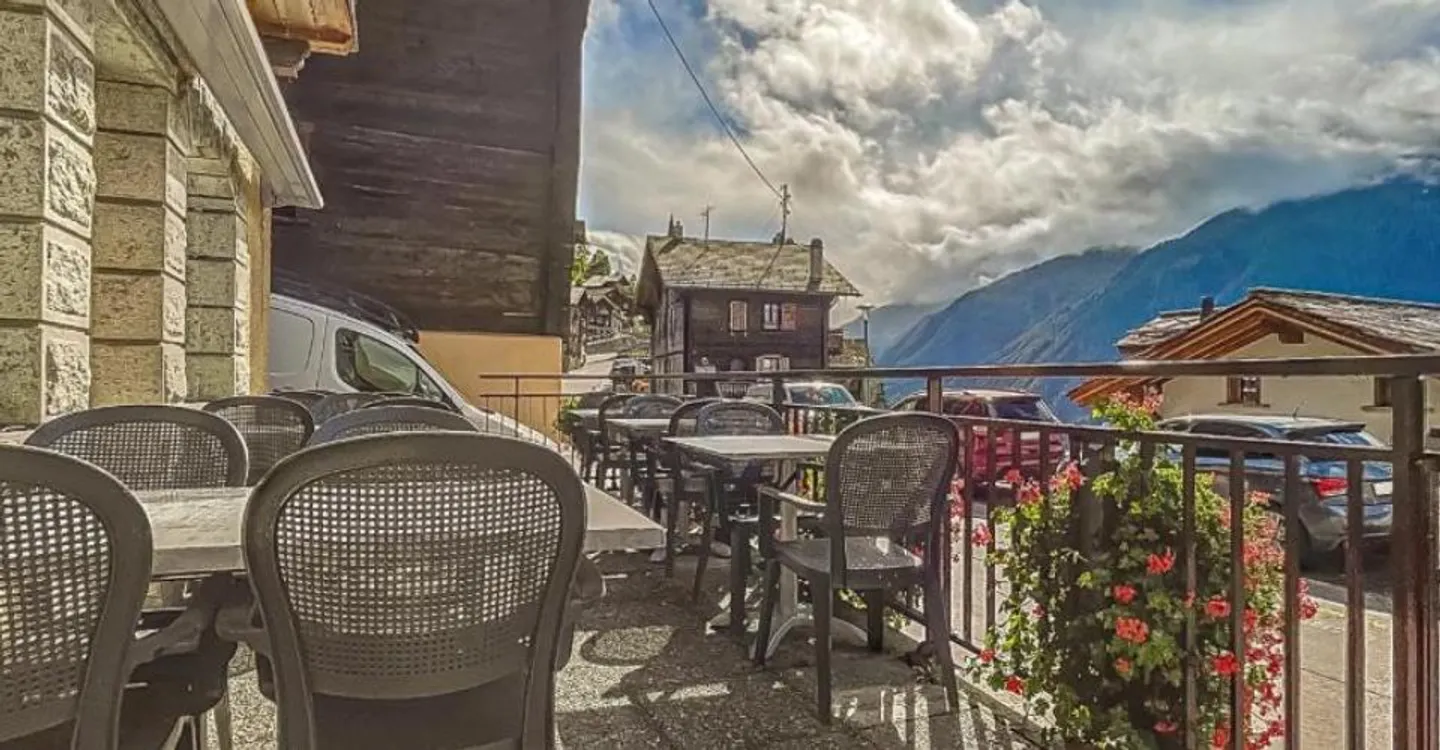 Charming renovated restaurant in an authentic village - Photo 3 of 10