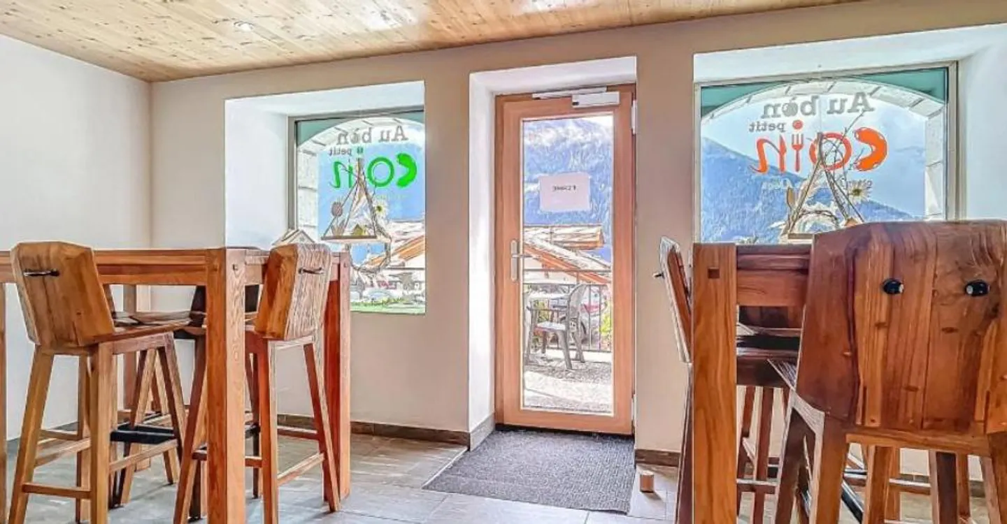Charming renovated restaurant in an authentic village - Photo 4 of 10