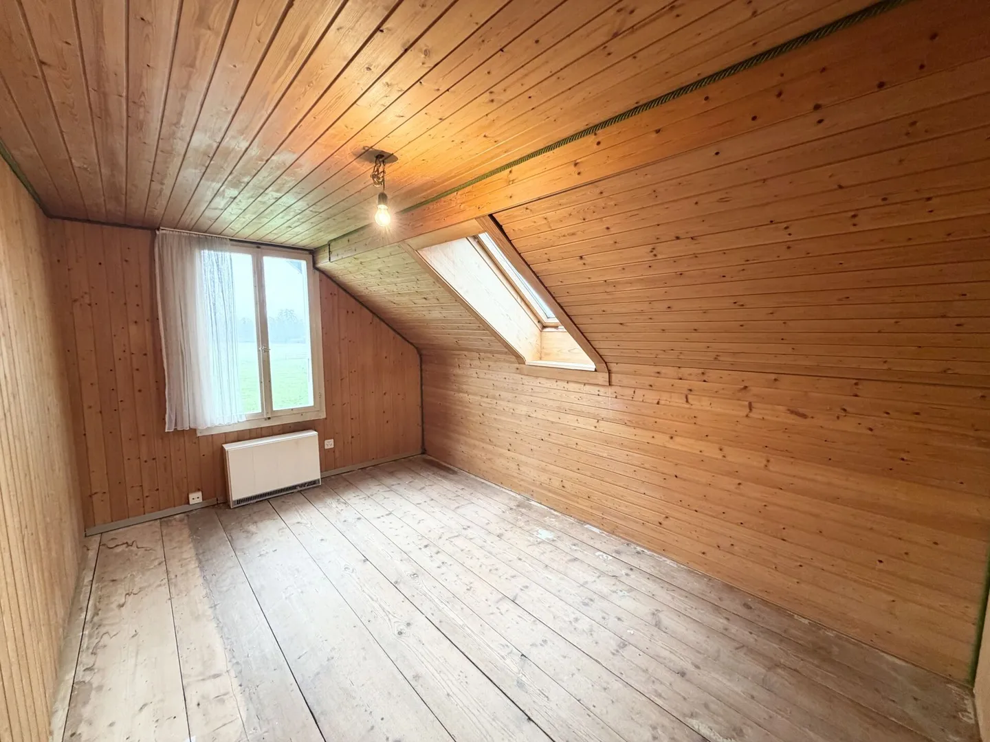 Casa unifamiliare con grande potenziale di ristrutturazione - ideale per investitori - Foto 4 di 10