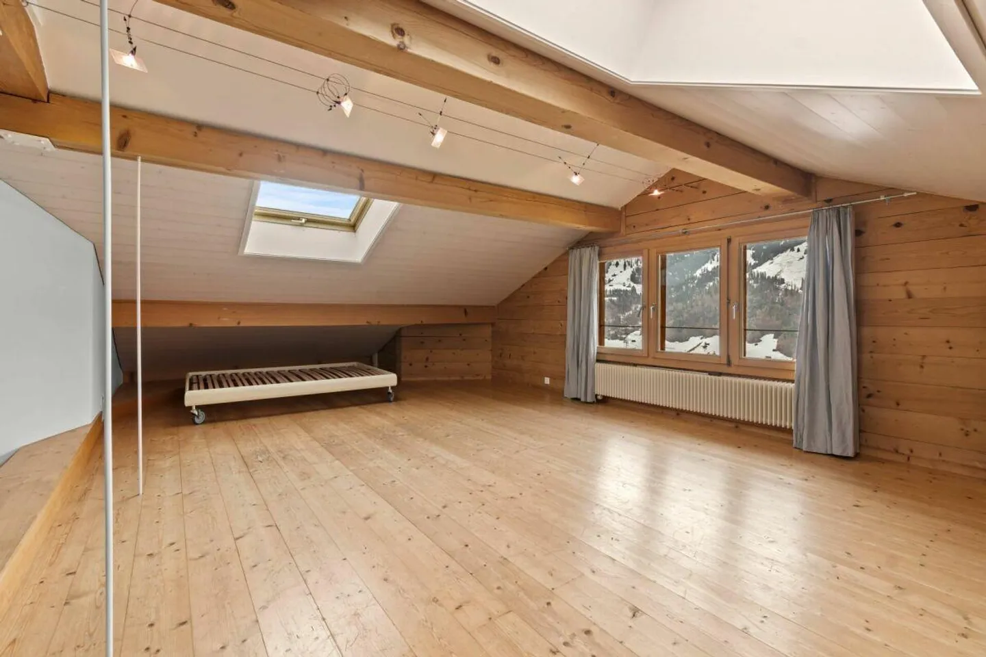 Casa unifamiliare esclusiva con appezzamento adiacente e stalla - Foto 3 di 17