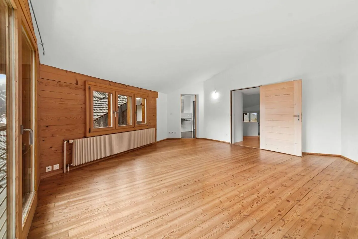 Casa unifamiliare esclusiva con appezzamento adiacente e stalla - Foto 4 di 17