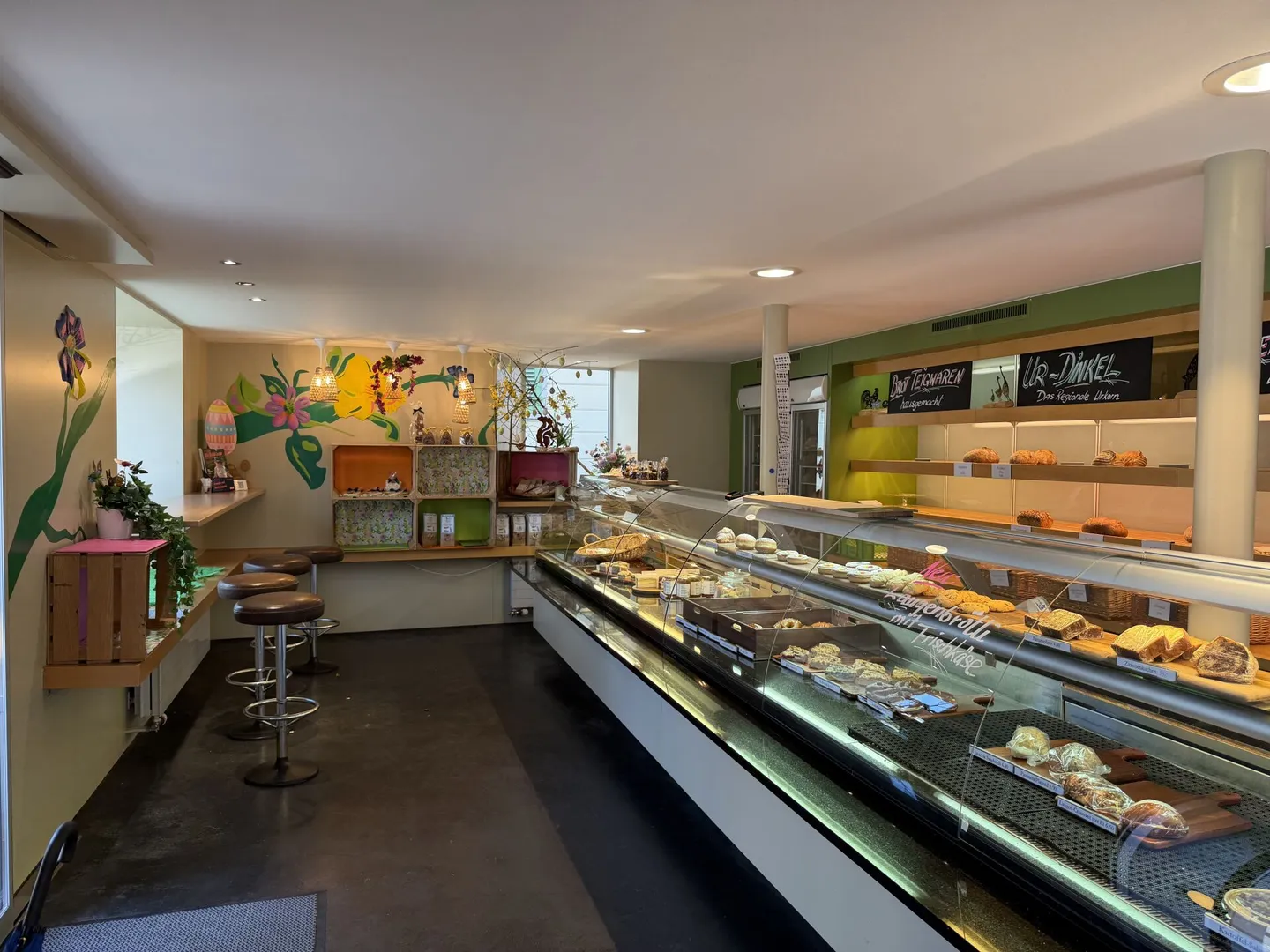 Bakery Shop in the Heart of Oetwil - Photo 4 of 9