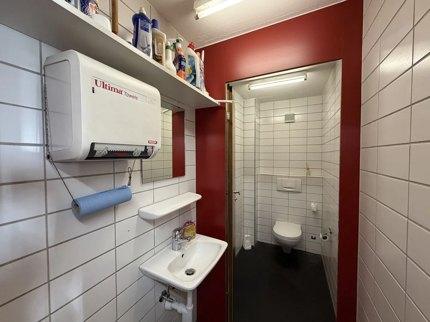 Bakery Shop in the Heart of Oetwil - Photo 8 of 9