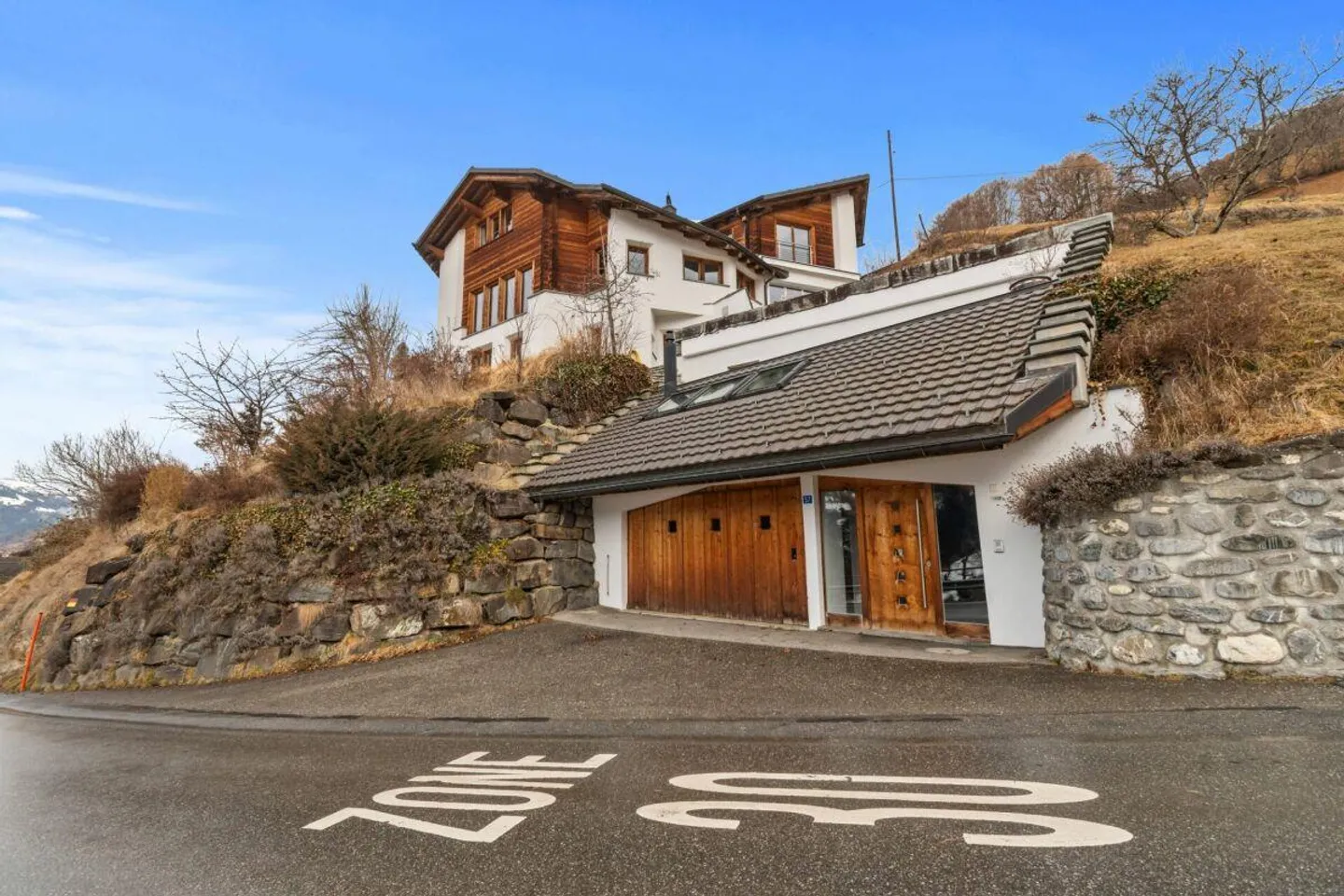 Casa unifamiliare esclusiva con appezzamento adiacente e stalla - Foto 16 di 17