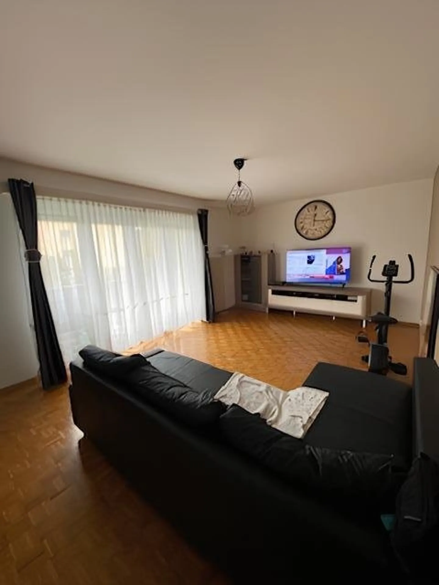 Dans un quartier calme et verdoyant - Photo 1 sur 4