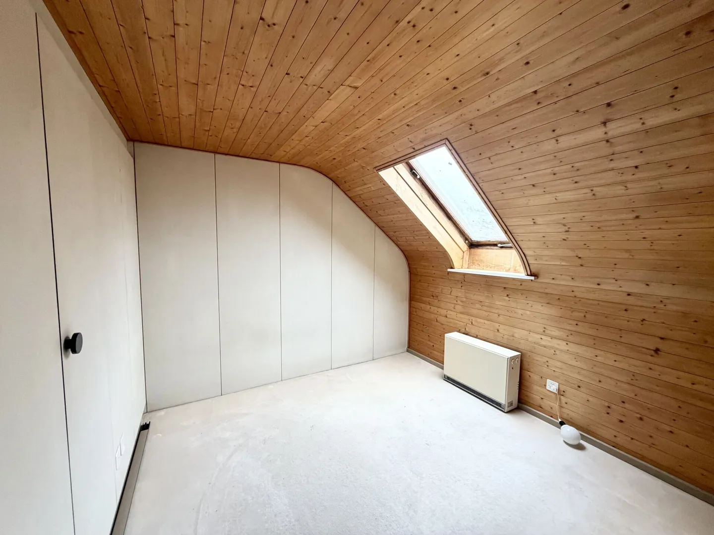 Casa unifamiliare con grande potenziale di ristrutturazione - ideale per investitori - Foto 5 di 10